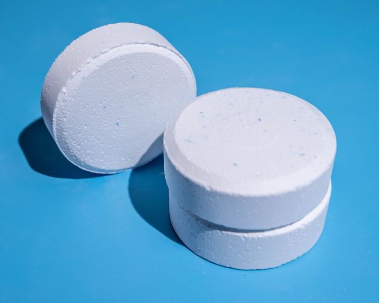Swimming pool disinfectant tablet
